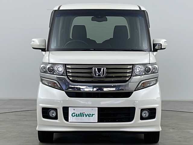 ホンダ Ｎ ＢＯＸ カスタム G ターボSSパッケージ 道央・札幌 2015(平27)年 8.1万km プレミアムホワイトパール ・4WD/・ワンオーナー/・Gathers純正ナビ&フルセグ&CD&DVD&BT&SD&USB&iPod/・バックカメラ/・両側パワースライドドア/・シティブレーキアクティブシステム/・シートヒーター/・社外AW付スタッドレス/・革巻きステアリング/・ステアリングスイッチ/・オートライト/・キセノンヘッドライト/・フォグランプ/・ウィンカーミラー/・スマートキー/・スペアキー/・プッシュスタート/・横滑り防止/・ECON