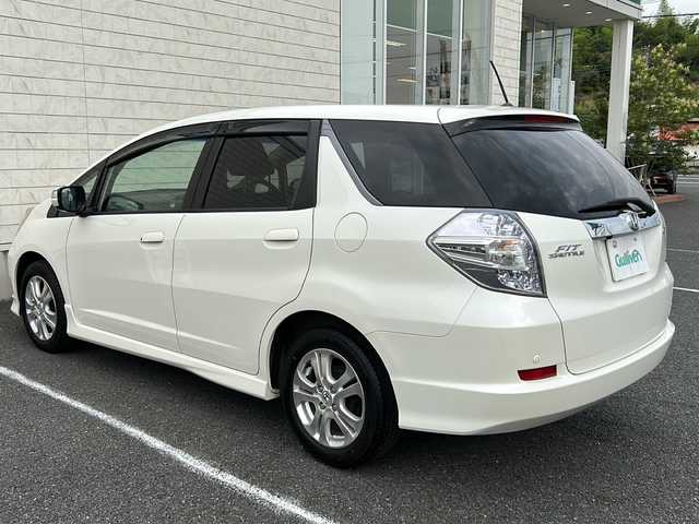 ホンダ フィット シャトル ハイブリッド ナビプレミアムセレ 千葉県 2011(平23)年 7.7万km プレミアムホワイトパール 純正HDDナビ/フルセグTV/DVD/CD/ラジオ/バックカメラ/ビルトインETC/クルーズコントロール/純正アルミホイール/純正フロアマット/ハーフレザーシート/皮巻きステアリング/ステアリングスイッチ/スマートキー/キセノンライト/リアコーナーセンサー/保証書/取扱説明書