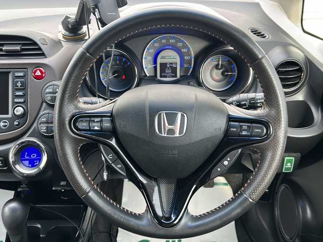 ホンダ フィット シャトル ハイブリッド ナビプレミアムセレ 千葉県 2011(平23)年 7.7万km プレミアムホワイトパール 純正HDDナビ/フルセグTV/DVD/CD/ラジオ/バックカメラ/ビルトインETC/クルーズコントロール/純正アルミホイール/純正フロアマット/ハーフレザーシート/皮巻きステアリング/ステアリングスイッチ/スマートキー/キセノンライト/リアコーナーセンサー/保証書/取扱説明書