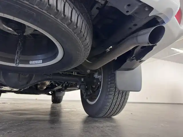 トヨタ ランドクルーザー プラド TX Lパッケージ マットブラED 三重県 2023(令5)年 1.6万km ホワイトパールクリスタルシャイン 2.8L ディーゼルターボ/パートタイム4WD/MTモード付フロア6AT/【OP】純正 9インチナビ/（AM/FM/USB/iPod/Bluetooth/Miracast/CarPlay/AndroidAuto）/【OP】マルチテレインモニター（360カメラ）/ビルトイン ETC2.0/Toyota Safety Sense/・プリクラッシュセーフティ/・レーンディパーチャーアラート/・レーダークルコン/・オートハイビーム/・ロードサインアシスト/・OP:ブラインドスポットモニター＆パーキングサポートブレーキ（前後静止物・後方接近車両）/・先行車発進告知機能/・オートハイビーム/・ダウンヒルアシストコントロール*/など/装備/・OP:寒冷地仕様（リヤフォグ、補助ヒーター、バッテリー＋1コ、など）/・OP:ムーンルーフ/ブラックルーフレール/・本革シート（ニュートラルベージュ）/・シートヒーター＆ベンチレーション（D/N）/・左右独立オートエアコン/・オートライト＆ハイビーム/・LED ヘッドランプ＋フロントフォグランプ/・センターデフロック*/・2速発進機能*/・DPF手動再生機能*/・専用純正18inAW/・保/取/ナビ取/・スマートキーx2/など/*…ディーゼルのみ