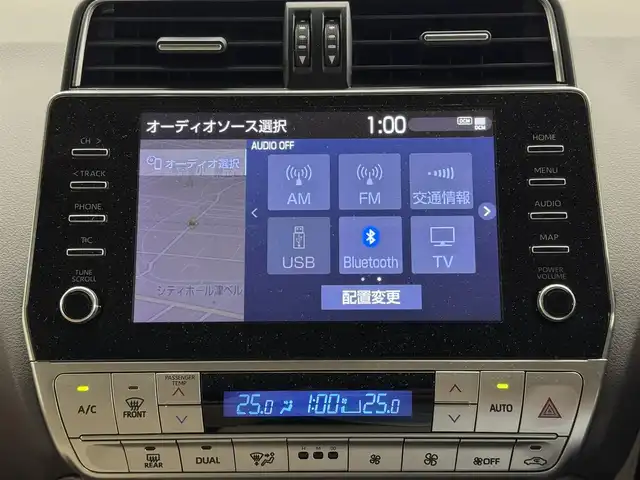 トヨタ ランドクルーザー プラド TX Lパッケージ マットブラED 三重県 2023(令5)年 1.6万km ホワイトパールクリスタルシャイン 2.8L ディーゼルターボ/パートタイム4WD/MTモード付フロア6AT/【OP】純正 9インチナビ/（AM/FM/USB/iPod/Bluetooth/Miracast/CarPlay/AndroidAuto）/【OP】マルチテレインモニター（360カメラ）/ビルトイン ETC2.0/Toyota Safety Sense/・プリクラッシュセーフティ/・レーンディパーチャーアラート/・レーダークルコン/・オートハイビーム/・ロードサインアシスト/・OP:ブラインドスポットモニター＆パーキングサポートブレーキ（前後静止物・後方接近車両）/・先行車発進告知機能/・オートハイビーム/・ダウンヒルアシストコントロール*/など/装備/・OP:寒冷地仕様（リヤフォグ、補助ヒーター、バッテリー＋1コ、など）/・OP:ムーンルーフ/ブラックルーフレール/・本革シート（ニュートラルベージュ）/・シートヒーター＆ベンチレーション（D/N）/・左右独立オートエアコン/・オートライト＆ハイビーム/・LED ヘッドランプ＋フロントフォグランプ/・センターデフロック*/・2速発進機能*/・DPF手動再生機能*/・専用純正18inAW/・保/取/ナビ取/・スマートキーx2/など/*…ディーゼルのみ