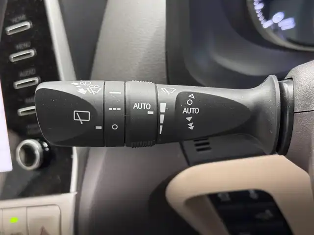 トヨタ ランドクルーザー プラド TX Lパッケージ マットブラED 三重県 2023(令5)年 1.6万km ホワイトパールクリスタルシャイン 2.8L ディーゼルターボ/パートタイム4WD/MTモード付フロア6AT/【OP】純正 9インチナビ/（AM/FM/USB/iPod/Bluetooth/Miracast/CarPlay/AndroidAuto）/【OP】マルチテレインモニター（360カメラ）/ビルトイン ETC2.0/Toyota Safety Sense/・プリクラッシュセーフティ/・レーンディパーチャーアラート/・レーダークルコン/・オートハイビーム/・ロードサインアシスト/・OP:ブラインドスポットモニター＆パーキングサポートブレーキ（前後静止物・後方接近車両）/・先行車発進告知機能/・オートハイビーム/・ダウンヒルアシストコントロール*/など/装備/・OP:寒冷地仕様（リヤフォグ、補助ヒーター、バッテリー＋1コ、など）/・OP:ムーンルーフ/ブラックルーフレール/・本革シート（ニュートラルベージュ）/・シートヒーター＆ベンチレーション（D/N）/・左右独立オートエアコン/・オートライト＆ハイビーム/・LED ヘッドランプ＋フロントフォグランプ/・センターデフロック*/・2速発進機能*/・DPF手動再生機能*/・専用純正18inAW/・保/取/ナビ取/・スマートキーx2/など/*…ディーゼルのみ