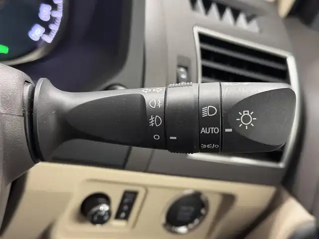 トヨタ ランドクルーザー プラド TX Lパッケージ マットブラED 三重県 2023(令5)年 1.6万km ホワイトパールクリスタルシャイン 2.8L ディーゼルターボ/パートタイム4WD/MTモード付フロア6AT/【OP】純正 9インチナビ/（AM/FM/USB/iPod/Bluetooth/Miracast/CarPlay/AndroidAuto）/【OP】マルチテレインモニター（360カメラ）/ビルトイン ETC2.0/Toyota Safety Sense/・プリクラッシュセーフティ/・レーンディパーチャーアラート/・レーダークルコン/・オートハイビーム/・ロードサインアシスト/・OP:ブラインドスポットモニター＆パーキングサポートブレーキ（前後静止物・後方接近車両）/・先行車発進告知機能/・オートハイビーム/・ダウンヒルアシストコントロール*/など/装備/・OP:寒冷地仕様（リヤフォグ、補助ヒーター、バッテリー＋1コ、など）/・OP:ムーンルーフ/ブラックルーフレール/・本革シート（ニュートラルベージュ）/・シートヒーター＆ベンチレーション（D/N）/・左右独立オートエアコン/・オートライト＆ハイビーム/・LED ヘッドランプ＋フロントフォグランプ/・センターデフロック*/・2速発進機能*/・DPF手動再生機能*/・専用純正18inAW/・保/取/ナビ取/・スマートキーx2/など/*…ディーゼルのみ