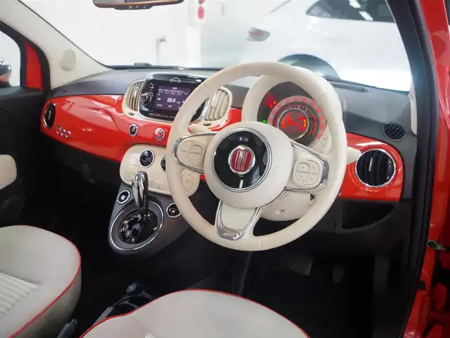 フィアット ５００ アニベルサリオ 兵庫県 2019(平31)年 2.3万km ビタミニックオレンジ 400台限定車/ガラスルーフ/クロームエンジンフードライン/クローム仕上げエクステリアミラーハウジング/FIATビンテージロゴ（フロント/リア/ステアリングホイール）/Anniversarioロゴ（リア）/16インチビンテージスタイルアルミホイール/専用ファブリックシート/専用インストルメントパネル/専用フロアマット/純正ディスプレイオーディオ/オートエアコン/Bluetooth接続/USB接続/ドラレコ前後/キセノンヘッドライト/ETC