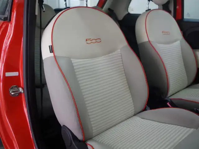 フィアット ５００ アニベルサリオ 兵庫県 2019(平31)年 2.3万km ビタミニックオレンジ 400台限定車/ガラスルーフ/クロームエンジンフードライン/クローム仕上げエクステリアミラーハウジング/FIATビンテージロゴ（フロント/リア/ステアリングホイール）/Anniversarioロゴ（リア）/16インチビンテージスタイルアルミホイール/専用ファブリックシート/専用インストルメントパネル/専用フロアマット/純正ディスプレイオーディオ/オートエアコン/Bluetooth接続/USB接続/ドラレコ前後/キセノンヘッドライト/ETC