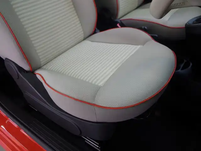 フィアット ５００ アニベルサリオ 兵庫県 2019(平31)年 2.3万km ビタミニックオレンジ 400台限定車/ガラスルーフ/クロームエンジンフードライン/クローム仕上げエクステリアミラーハウジング/FIATビンテージロゴ（フロント/リア/ステアリングホイール）/Anniversarioロゴ（リア）/16インチビンテージスタイルアルミホイール/専用ファブリックシート/専用インストルメントパネル/専用フロアマット/純正ディスプレイオーディオ/オートエアコン/Bluetooth接続/USB接続/ドラレコ前後/キセノンヘッドライト/ETC