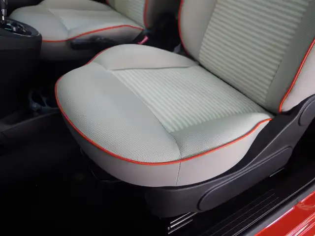 フィアット ５００ アニベルサリオ 兵庫県 2019(平31)年 2.3万km ビタミニックオレンジ 400台限定車/ガラスルーフ/クロームエンジンフードライン/クローム仕上げエクステリアミラーハウジング/FIATビンテージロゴ（フロント/リア/ステアリングホイール）/Anniversarioロゴ（リア）/16インチビンテージスタイルアルミホイール/専用ファブリックシート/専用インストルメントパネル/専用フロアマット/純正ディスプレイオーディオ/オートエアコン/Bluetooth接続/USB接続/ドラレコ前後/キセノンヘッドライト/ETC