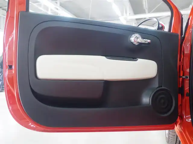 フィアット ５００ アニベルサリオ 兵庫県 2019(平31)年 2.3万km ビタミニックオレンジ 400台限定車/ガラスルーフ/クロームエンジンフードライン/クローム仕上げエクステリアミラーハウジング/FIATビンテージロゴ（フロント/リア/ステアリングホイール）/Anniversarioロゴ（リア）/16インチビンテージスタイルアルミホイール/専用ファブリックシート/専用インストルメントパネル/専用フロアマット/純正ディスプレイオーディオ/オートエアコン/Bluetooth接続/USB接続/ドラレコ前後/キセノンヘッドライト/ETC