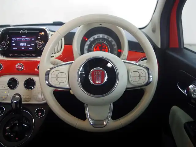 フィアット ５００ アニベルサリオ 兵庫県 2019(平31)年 2.3万km ビタミニックオレンジ 400台限定車/ガラスルーフ/クロームエンジンフードライン/クローム仕上げエクステリアミラーハウジング/FIATビンテージロゴ（フロント/リア/ステアリングホイール）/Anniversarioロゴ（リア）/16インチビンテージスタイルアルミホイール/専用ファブリックシート/専用インストルメントパネル/専用フロアマット/純正ディスプレイオーディオ/オートエアコン/Bluetooth接続/USB接続/ドラレコ前後/キセノンヘッドライト/ETC