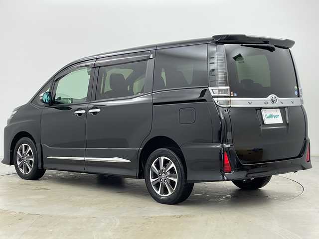 トヨタ ヴォクシー ZS 煌Ⅱ 道央・札幌 2019(平31)年 5.4万km ブラック ・4WD/・寒冷地仕様/・純正ナビ/・BT&CD&SD&フルセグTV/・バックカメラ/・両側パワースライド/・純正フリップダウンモニター/・クルーズコントロール/・ビルトインETC/・純正ドライブレコーダー/・クリアランスソナー/・LEDヘッドライト/・オートライト/・オートマチックハイビーム/・スマートキー/・積込スタッドレス社外AW付