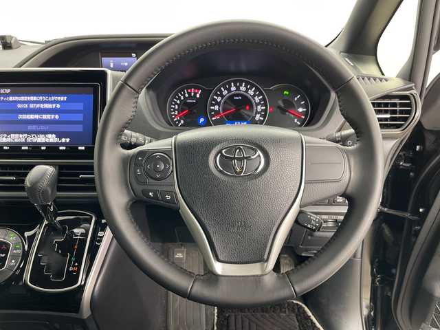 トヨタ ヴォクシー ZS 煌Ⅱ 道央・札幌 2019(平31)年 5.4万km ブラック ・4WD/・寒冷地仕様/・純正ナビ/・BT&CD&SD&フルセグTV/・バックカメラ/・両側パワースライド/・純正フリップダウンモニター/・クルーズコントロール/・ビルトインETC/・純正ドライブレコーダー/・クリアランスソナー/・LEDヘッドライト/・オートライト/・オートマチックハイビーム/・スマートキー/・積込スタッドレス社外AW付