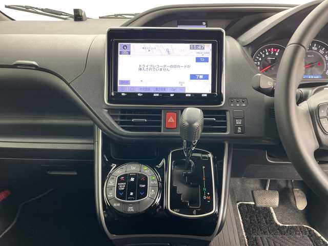 トヨタ ヴォクシー ZS 煌Ⅱ 道央・札幌 2019(平31)年 5.4万km ブラック ・4WD/・寒冷地仕様/・純正ナビ/・BT&CD&SD&フルセグTV/・バックカメラ/・両側パワースライド/・純正フリップダウンモニター/・クルーズコントロール/・ビルトインETC/・純正ドライブレコーダー/・クリアランスソナー/・LEDヘッドライト/・オートライト/・オートマチックハイビーム/・スマートキー/・積込スタッドレス社外AW付