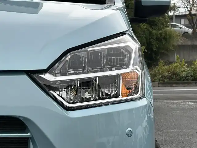 ダイハツ ミラ イース X リミテッド SAⅢ 埼玉県 2022(令4)年 0.6万km スカイブルーメタリック ・禁煙車/・登録時走行6009km/・レーダーブレーキ/・純正ナビゲーション/・CD/DVD/Bluetooth/DTV/・バックカメラ/・LEDヘッドライト/・オートハイビーム/・FRコーナーセンサー/・フロアマット/・ドアバイザー/・USBポート/・スペアキー/・新車保証書/・取扱説明書