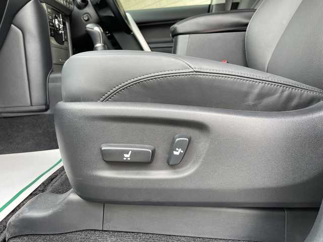 トヨタ ランドクルーザー プラド TZ－G 神奈川県 2023(令5)年 1.1万km ホワイトパールクリスタルシャイン ワンオーナー/社外アルパインナビ/（CD/DVD/AM/FM/USB/SD/BT/フルセグTV)/Apple Car Play/Android Auto/バックカメラ/前後ドライブレコーダー/ETC/パドルシフト/レーダークルーズコントロール/サイドアンダーミラー/革シート/D席メモリシート/D/N席パワーシート/D/N席エアーシート/D/N席シートヒーター/レーンキープアシスト/プリクラッシュ/前後クリアランスソナー/盗難防止装置/ダウンヒルアシストコントロール/横滑り防止装置/純正フロアマット/純正アルミホイール/電動チルト/両側サイドステップ/ルーフレール/オートライト/オートハイビーム/フォグランプ/ISOFIX/スペアキー×１/保証書/取扱説明書