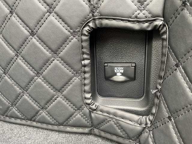 トヨタ ランドクルーザー プラド TZ－G 神奈川県 2023(令5)年 1.1万km ホワイトパールクリスタルシャイン ワンオーナー/社外アルパインナビ/（CD/DVD/AM/FM/USB/SD/BT/フルセグTV)/Apple Car Play/Android Auto/バックカメラ/前後ドライブレコーダー/ETC/パドルシフト/レーダークルーズコントロール/サイドアンダーミラー/革シート/D席メモリシート/D/N席パワーシート/D/N席エアーシート/D/N席シートヒーター/レーンキープアシスト/プリクラッシュ/前後クリアランスソナー/盗難防止装置/ダウンヒルアシストコントロール/横滑り防止装置/純正フロアマット/純正アルミホイール/電動チルト/両側サイドステップ/ルーフレール/オートライト/オートハイビーム/フォグランプ/ISOFIX/スペアキー×１/保証書/取扱説明書