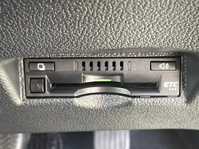 トヨタ プリウス Sセーフティプラス ツートーン 兵庫県 2018(平30)年 6.1万km パール モデリスタエアロ/モデリスタAW/ディーラーOP9インチナビ/ステアリングリモコン/クルーズコントロール（追従）/フルセグTV/Bluetoothオーディオ/バックカメラ/ETC/プリクラッシュセーフティ/前後ソナー/LEDヘッドライト