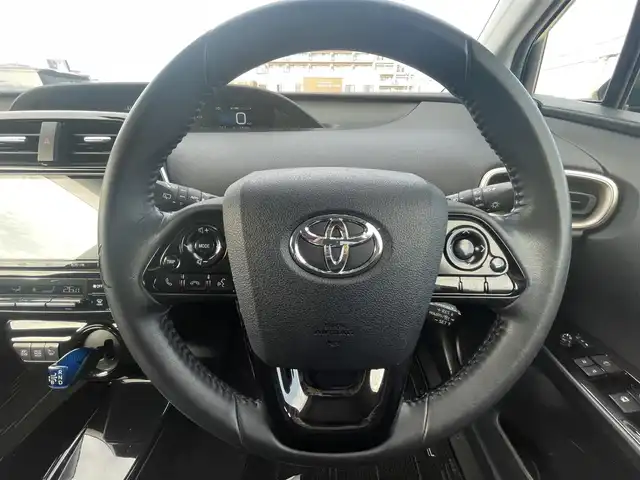 トヨタ プリウス Sセーフティプラス ツートーン 兵庫県 2018(平30)年 6.1万km パール モデリスタエアロ/モデリスタAW/ディーラーOP9インチナビ/ステアリングリモコン/クルーズコントロール（追従）/フルセグTV/Bluetoothオーディオ/バックカメラ/ETC/プリクラッシュセーフティ/前後ソナー/LEDヘッドライト