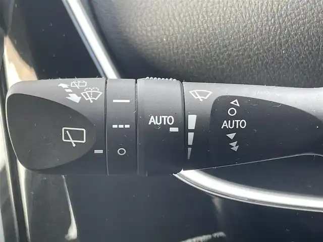 トヨタ プリウス Sセーフティプラス ツートーン 兵庫県 2018(平30)年 6.1万km パール モデリスタエアロ/モデリスタAW/ディーラーOP9インチナビ/ステアリングリモコン/クルーズコントロール（追従）/フルセグTV/Bluetoothオーディオ/バックカメラ/ETC/プリクラッシュセーフティ/前後ソナー/LEDヘッドライト