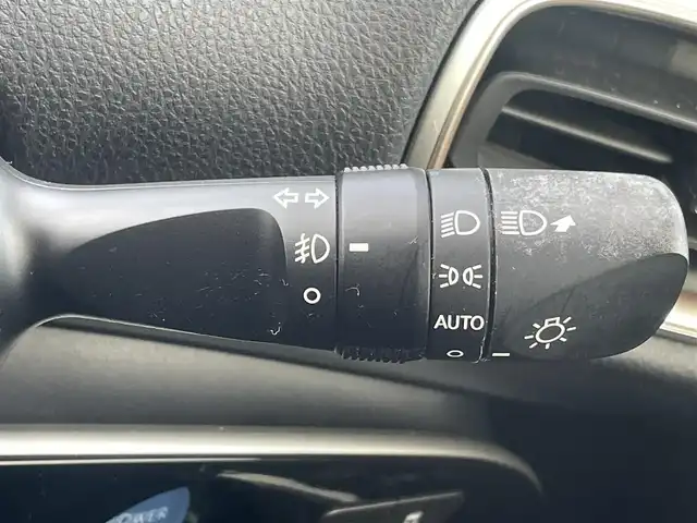 トヨタ プリウス Sセーフティプラス ツートーン 兵庫県 2018(平30)年 6.1万km パール モデリスタエアロ/モデリスタAW/ディーラーOP9インチナビ/ステアリングリモコン/クルーズコントロール（追従）/フルセグTV/Bluetoothオーディオ/バックカメラ/ETC/プリクラッシュセーフティ/前後ソナー/LEDヘッドライト