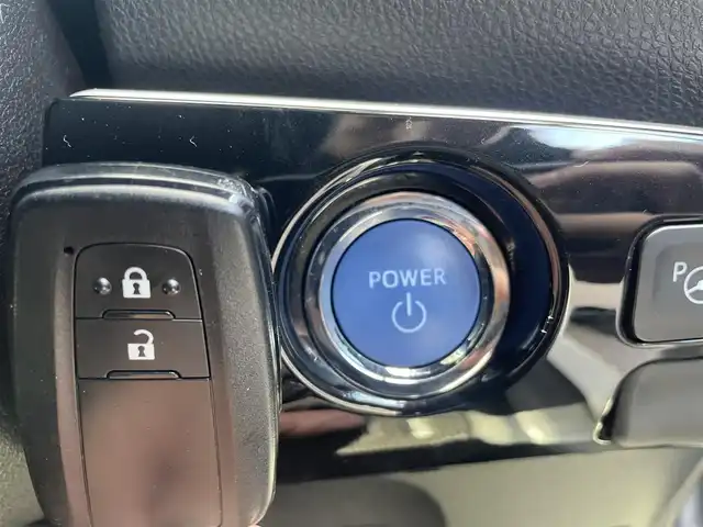 トヨタ プリウス Sセーフティプラス ツートーン 兵庫県 2018(平30)年 6.1万km パール モデリスタエアロ/モデリスタAW/ディーラーOP9インチナビ/ステアリングリモコン/クルーズコントロール（追従）/フルセグTV/Bluetoothオーディオ/バックカメラ/ETC/プリクラッシュセーフティ/前後ソナー/LEDヘッドライト