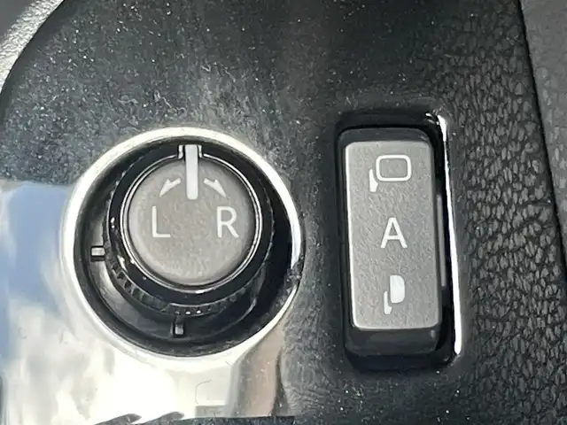 トヨタ プリウス Sセーフティプラス ツートーン 兵庫県 2018(平30)年 6.1万km パール モデリスタエアロ/モデリスタAW/ディーラーOP9インチナビ/ステアリングリモコン/クルーズコントロール（追従）/フルセグTV/Bluetoothオーディオ/バックカメラ/ETC/プリクラッシュセーフティ/前後ソナー/LEDヘッドライト