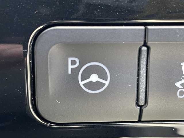 トヨタ プリウス Sセーフティプラス ツートーン 兵庫県 2018(平30)年 6.1万km パール モデリスタエアロ/モデリスタAW/ディーラーOP9インチナビ/ステアリングリモコン/クルーズコントロール（追従）/フルセグTV/Bluetoothオーディオ/バックカメラ/ETC/プリクラッシュセーフティ/前後ソナー/LEDヘッドライト