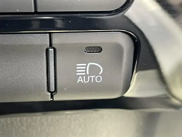 トヨタ プリウス Sセーフティプラス ツートーン 兵庫県 2018(平30)年 6.1万km パール モデリスタエアロ/モデリスタAW/ディーラーOP9インチナビ/ステアリングリモコン/クルーズコントロール（追従）/フルセグTV/Bluetoothオーディオ/バックカメラ/ETC/プリクラッシュセーフティ/前後ソナー/LEDヘッドライト