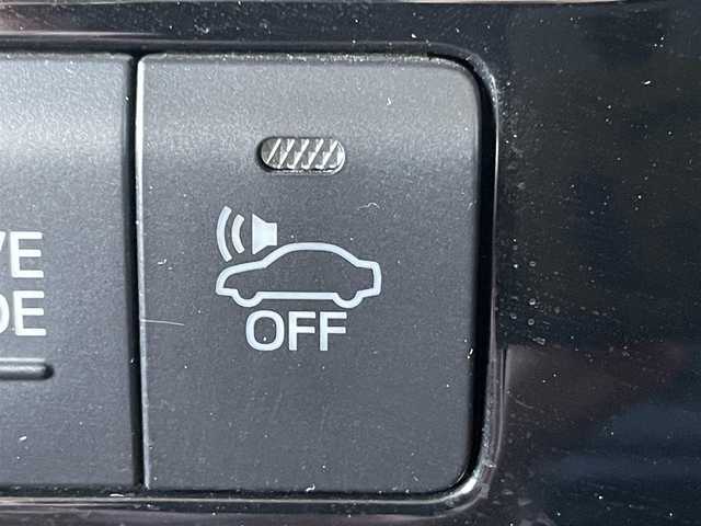 トヨタ プリウス Sセーフティプラス ツートーン 兵庫県 2018(平30)年 6.1万km パール モデリスタエアロ/モデリスタAW/ディーラーOP9インチナビ/ステアリングリモコン/クルーズコントロール（追従）/フルセグTV/Bluetoothオーディオ/バックカメラ/ETC/プリクラッシュセーフティ/前後ソナー/LEDヘッドライト