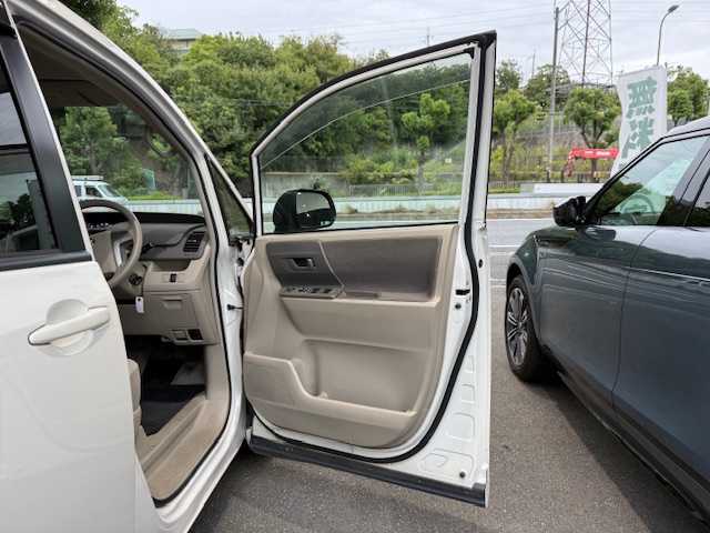 トヨタ ノア X Lセレクション 大阪府 2009(平21)年 8.8万km ホワイトパールクリスタルシャイン /禁煙車//純正DVDナビ/NDDN-W58//AM/FM/CD/DVD//ワンセグテレビ//パワースライドドア//コーナーセンサー//前後ドライブレコーダー//フォグランプ//取扱説明書//保証書