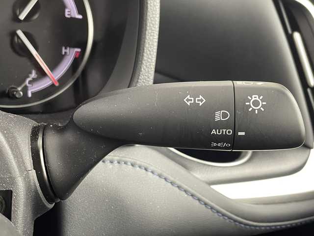 トヨタ ヴォクシー S－Z 大阪府 2024(令6)年 0.8万km ホワイトパールクリスタルシャイン トヨタセーフティーセンス/　・プリクラッシュセーフティ（PCS）/　・レーントレーシングアシスト（LTA）/　・レーンディパーチャーアラート（LDA）/　・オートマチックハイビーム（AHB）/　・プロアクティブドライビングアシスト（PDA）/ドライビングサポートパッケージ/ブラインドスポットモニター/安心降車アシスト/フロントクロストラフィックアラート/パーキングサポートブレーキ/純正10.5型ディスプレイオーディオ【CD/DVD/Bluetooth/HDMI/フルセグ】/アラウンドビューモニター/フリップダウンモニター/両側パワースライド/シートヒーター