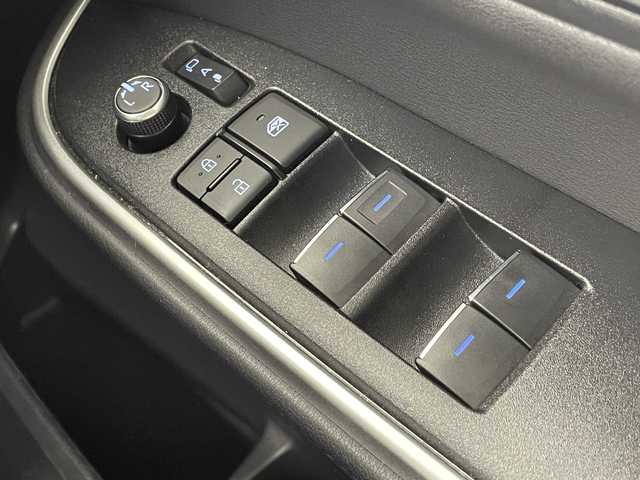 トヨタ ヴォクシー S－Z 大阪府 2024(令6)年 0.8万km ホワイトパールクリスタルシャイン トヨタセーフティーセンス/　・プリクラッシュセーフティ（PCS）/　・レーントレーシングアシスト（LTA）/　・レーンディパーチャーアラート（LDA）/　・オートマチックハイビーム（AHB）/　・プロアクティブドライビングアシスト（PDA）/ドライビングサポートパッケージ/ブラインドスポットモニター/安心降車アシスト/フロントクロストラフィックアラート/パーキングサポートブレーキ/純正10.5型ディスプレイオーディオ【CD/DVD/Bluetooth/HDMI/フルセグ】/アラウンドビューモニター/フリップダウンモニター/両側パワースライド/シートヒーター