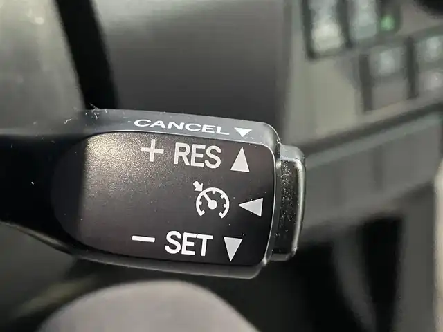 トヨタ ルーミー カスタムG－T 東京都 2017(平29)年 4.9万km パールホワイトⅢ コンフォートパッケージ/・前席シートヒーター/・前席シートバックテーブル/ナビレディパッケージ/・バックカメラ/・ステアリングスイッチ(オーディオ)/モデリスタエアロ　フロント/リアスカート/リアスポイラー/9型メモリナビ(ALPINE　X9V)/社外アンプ　(ALPINE　3553)/ターボ車/クルーズコントロール/スマートアシスト2(衝突回避支援システム)/・衝突回避支援ブレーキ機能/・衝突警報機能/・車線逸脱警報機能/・誤発進抑制制御機能/・先行者発進お知らせ機能/前後方ドライブレコーダー(ZDR015)/両側パワースライドドア/LEDヘッドライト/マルチインフォメーションディスプレイ/スペアキー×1/保証書/取扱説明書