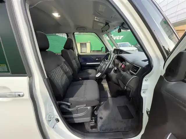 トヨタ ルーミー カスタムG－T 東京都 2017(平29)年 4.9万km パールホワイトⅢ コンフォートパッケージ/・前席シートヒーター/・前席シートバックテーブル/ナビレディパッケージ/・バックカメラ/・ステアリングスイッチ(オーディオ)/モデリスタエアロ　フロント/リアスカート/リアスポイラー/9型メモリナビ(ALPINE　X9V)/社外アンプ　(ALPINE　3553)/ターボ車/クルーズコントロール/スマートアシスト2(衝突回避支援システム)/・衝突回避支援ブレーキ機能/・衝突警報機能/・車線逸脱警報機能/・誤発進抑制制御機能/・先行者発進お知らせ機能/前後方ドライブレコーダー(ZDR015)/両側パワースライドドア/LEDヘッドライト/マルチインフォメーションディスプレイ/スペアキー×1/保証書/取扱説明書