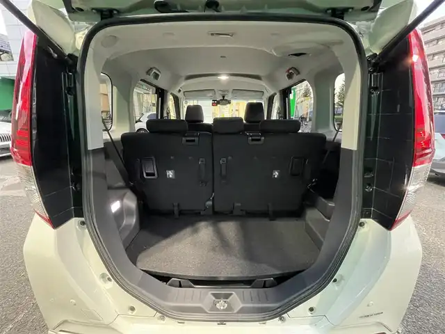 トヨタ ルーミー カスタムG－T 東京都 2017(平29)年 4.9万km パールホワイトⅢ コンフォートパッケージ/・前席シートヒーター/・前席シートバックテーブル/ナビレディパッケージ/・バックカメラ/・ステアリングスイッチ(オーディオ)/モデリスタエアロ　フロント/リアスカート/リアスポイラー/9型メモリナビ(ALPINE　X9V)/社外アンプ　(ALPINE　3553)/ターボ車/クルーズコントロール/スマートアシスト2(衝突回避支援システム)/・衝突回避支援ブレーキ機能/・衝突警報機能/・車線逸脱警報機能/・誤発進抑制制御機能/・先行者発進お知らせ機能/前後方ドライブレコーダー(ZDR015)/両側パワースライドドア/LEDヘッドライト/マルチインフォメーションディスプレイ/スペアキー×1/保証書/取扱説明書