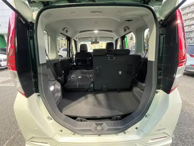 トヨタ ルーミー カスタムG－T 東京都 2017(平29)年 4.9万km パールホワイトⅢ コンフォートパッケージ/・前席シートヒーター/・前席シートバックテーブル/ナビレディパッケージ/・バックカメラ/・ステアリングスイッチ(オーディオ)/モデリスタエアロ　フロント/リアスカート/リアスポイラー/9型メモリナビ(ALPINE　X9V)/社外アンプ　(ALPINE　3553)/ターボ車/クルーズコントロール/スマートアシスト2(衝突回避支援システム)/・衝突回避支援ブレーキ機能/・衝突警報機能/・車線逸脱警報機能/・誤発進抑制制御機能/・先行者発進お知らせ機能/前後方ドライブレコーダー(ZDR015)/両側パワースライドドア/LEDヘッドライト/マルチインフォメーションディスプレイ/スペアキー×1/保証書/取扱説明書