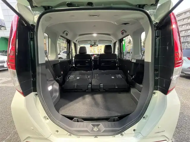 トヨタ ルーミー カスタムG－T 東京都 2017(平29)年 4.9万km パールホワイトⅢ コンフォートパッケージ/・前席シートヒーター/・前席シートバックテーブル/ナビレディパッケージ/・バックカメラ/・ステアリングスイッチ(オーディオ)/モデリスタエアロ　フロント/リアスカート/リアスポイラー/9型メモリナビ(ALPINE　X9V)/社外アンプ　(ALPINE　3553)/ターボ車/クルーズコントロール/スマートアシスト2(衝突回避支援システム)/・衝突回避支援ブレーキ機能/・衝突警報機能/・車線逸脱警報機能/・誤発進抑制制御機能/・先行者発進お知らせ機能/前後方ドライブレコーダー(ZDR015)/両側パワースライドドア/LEDヘッドライト/マルチインフォメーションディスプレイ/スペアキー×1/保証書/取扱説明書