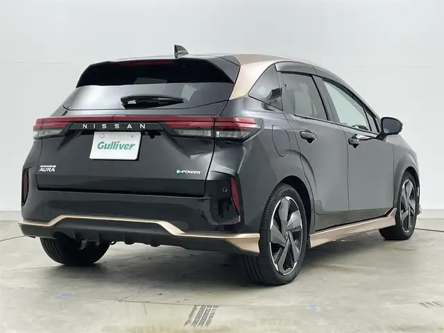 日産 オーラ G レザーエディション 岡山県 2022(令4)年 2.7万km ミッドナイトブラック/サンライズカッパー 純正９インチナビ/【Bluetooth/フルセグTV/Carplay/USB】/ＢＯＳＥプレミアムサウンド/アラウンドビューモニター/デジタルインナーミラー/プロパイロット/前席シートヒーター/ステアリングヒーター/純正ドライブレコーダー（前）/ビルトインＥＴＣ２．０/ＬＥＤヘッドライト/オートハイビーム/フォグランプ/ワイヤレス充電/ＴＶキャンセラー/純正17インチアルミホイール/レザーシート