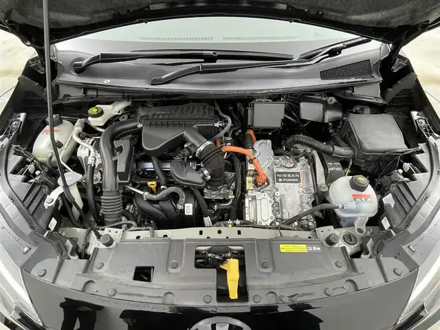 日産 オーラ G レザーエディション 岡山県 2022(令4)年 2.7万km ミッドナイトブラック/サンライズカッパー 純正９インチナビ/【Bluetooth/フルセグTV/Carplay/USB】/ＢＯＳＥプレミアムサウンド/アラウンドビューモニター/デジタルインナーミラー/プロパイロット/前席シートヒーター/ステアリングヒーター/純正ドライブレコーダー（前）/ビルトインＥＴＣ２．０/ＬＥＤヘッドライト/オートハイビーム/フォグランプ/ワイヤレス充電/ＴＶキャンセラー/純正17インチアルミホイール/レザーシート