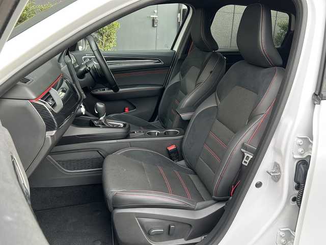 ルノー ルノー アルカナ RSライン マイルドハイブリッド 広島県 2023(令5)年 0.9万km パール 純正ディスプレイオーディオ/BT/AppleCarPlay/AndoroidAuto/全方位カメラ/アクティブブレーキ/車間距離警告/標識認識/レーンキープアシスト/死角警告/パドルシフト/シートヒーター/パワーシート/ステアリングヒーター/パドルシフト/置くだけ充電/ステアリングスイッチ/LEDヘッドライト/オートライト/スマートキー/プッシュスタート/ETC/純正フロアマット/純正アルミホイール/保証書・取扱説明書