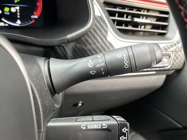 ルノー ルノー アルカナ RSライン マイルドハイブリッド 広島県 2023(令5)年 0.9万km パール 純正ディスプレイオーディオ/BT/AppleCarPlay/AndoroidAuto/全方位カメラ/アクティブブレーキ/車間距離警告/標識認識/レーンキープアシスト/死角警告/パドルシフト/シートヒーター/パワーシート/ステアリングヒーター/パドルシフト/置くだけ充電/ステアリングスイッチ/LEDヘッドライト/オートライト/スマートキー/プッシュスタート/ETC/純正フロアマット/純正アルミホイール/保証書・取扱説明書