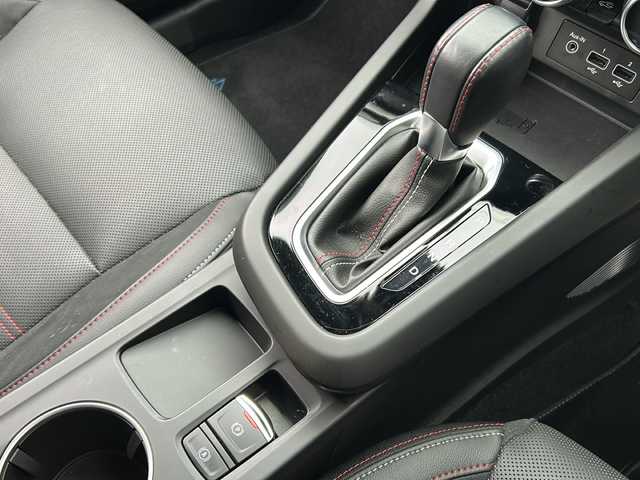 ルノー ルノー アルカナ RSライン マイルドハイブリッド 広島県 2023(令5)年 0.9万km パール 純正ディスプレイオーディオ/BT/AppleCarPlay/AndoroidAuto/全方位カメラ/アクティブブレーキ/車間距離警告/標識認識/レーンキープアシスト/死角警告/パドルシフト/シートヒーター/パワーシート/ステアリングヒーター/パドルシフト/置くだけ充電/ステアリングスイッチ/LEDヘッドライト/オートライト/スマートキー/プッシュスタート/ETC/純正フロアマット/純正アルミホイール/保証書・取扱説明書