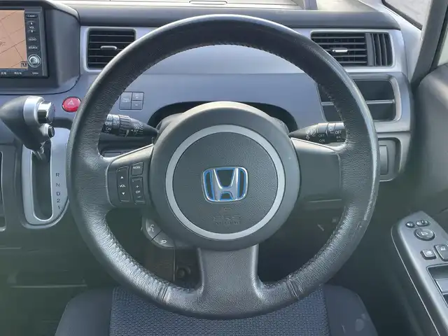 ホンダ ステップワゴン スパーダ S Z HDDナビ 道央・札幌 2008(平20)年 14.7万km プレミアムホワイトパール ４WD/純正ディーラーOPナビ/AM/FM/ワンセグ/バックカメラ/ECONモード/片側パワースライドドア/ステアリングリモコン/リモコンキー/HIDヘッドライト/フォグランプ/電動格納ミラー/ヒーテッドドアミラー/ウィンカーミラー/純正フロアマット/ドアバイザー/スペアキー/純正エンジンスターター