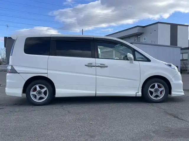 ホンダ ステップワゴン スパーダ S Z HDDナビ 道央・札幌 2008(平20)年 14.7万km プレミアムホワイトパール ４WD/純正ディーラーOPナビ/AM/FM/ワンセグ/バックカメラ/ECONモード/片側パワースライドドア/ステアリングリモコン/リモコンキー/HIDヘッドライト/フォグランプ/電動格納ミラー/ヒーテッドドアミラー/ウィンカーミラー/純正フロアマット/ドアバイザー/スペアキー/純正エンジンスターター