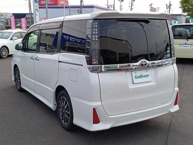 トヨタ ヴォクシー ZS 煌 福井県 2015(平27)年 11万km ホワイトパールクリスタルシャイン 9インチナビ（ALPINE X9）/・（フルセグTV/CD/DVD/Bluetooth）/バックカメラ/ドライブレコーダー/ビルトインETC/ステアリングスイッチ/オートLEDライト/電動格納ウィンカーミラー/両側パワースライドドア/純正16インチAW/スマートキー