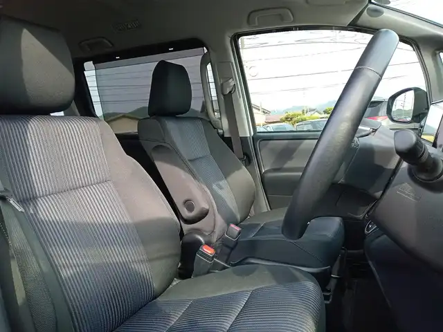 トヨタ ヴォクシー ZS 煌 福井県 2015(平27)年 11万km ホワイトパールクリスタルシャイン 9インチナビ（ALPINE X9）/・（フルセグTV/CD/DVD/Bluetooth）/バックカメラ/ドライブレコーダー/ビルトインETC/ステアリングスイッチ/オートLEDライト/電動格納ウィンカーミラー/両側パワースライドドア/純正16インチAW/スマートキー
