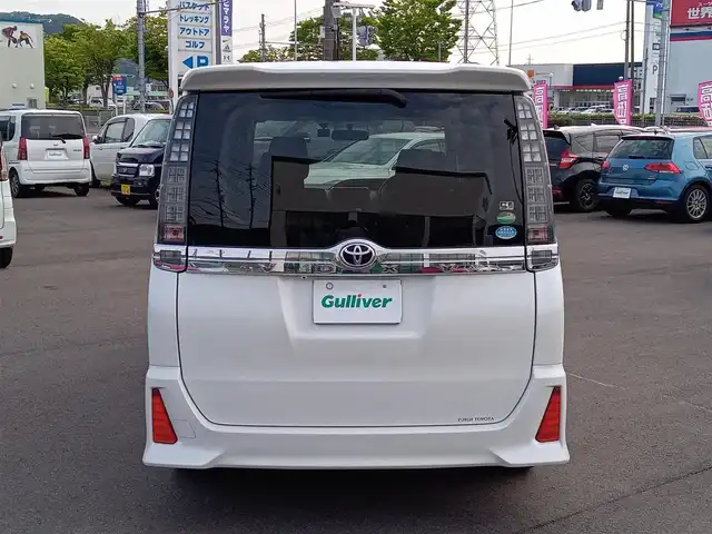トヨタ ヴォクシー ZS 煌 福井県 2015(平27)年 11万km ホワイトパールクリスタルシャイン 9インチナビ（ALPINE X9）/・（フルセグTV/CD/DVD/Bluetooth）/バックカメラ/ドライブレコーダー/ビルトインETC/ステアリングスイッチ/オートLEDライト/電動格納ウィンカーミラー/両側パワースライドドア/純正16インチAW/スマートキー