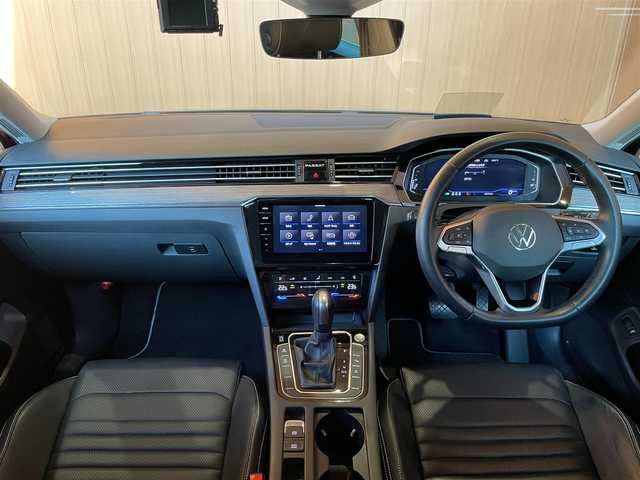 フォルクスワーゲン ＶＷ パサート TDI エレガンス アドバンス 愛知県 2021(令3)年 6.1万km ディープブラックパールエフェクト 純正インフォテインメントシステム-ディスカバープロ/360°カメラ/フルセグTV/AppleCarPlay/AndroidAuto/ジェスチャーコントロール/ヘッドアップディスプレイ/ブラックレザーシート/シートヒーター/シートベンチレーション/シートマッサージ機能/メモリ機能付きパワーシート/アダプティブクルーズコントロール/レーンキープアシスト/ブラインドスポットモニター/パワーテールゲート/アダプティブLEDヘッドライト/純正18インチAW
