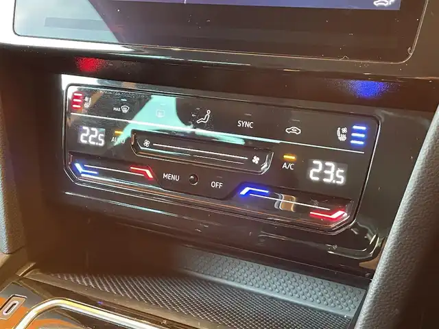 フォルクスワーゲン ＶＷ パサート TDI エレガンス アドバンス 愛知県 2021(令3)年 6.1万km ディープブラックパールエフェクト 純正インフォテインメントシステム-ディスカバープロ/360°カメラ/フルセグTV/AppleCarPlay/AndroidAuto/ジェスチャーコントロール/ヘッドアップディスプレイ/ブラックレザーシート/シートヒーター/シートベンチレーション/シートマッサージ機能/メモリ機能付きパワーシート/アダプティブクルーズコントロール/レーンキープアシスト/ブラインドスポットモニター/パワーテールゲート/アダプティブLEDヘッドライト/純正18インチAW
