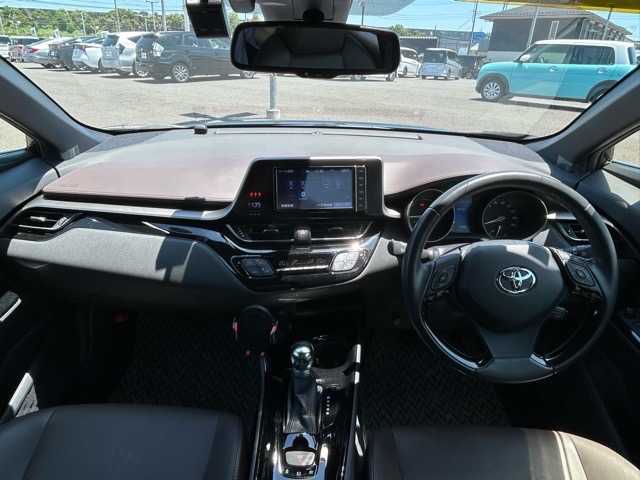 トヨタ Ｃ－ＨＲ G 千葉県 2019(令1)年 1.4万km ブラックマイカ 純正ナビ/フルセグTV/Bluetooth/ETC2.0/クルーズコントロール/衝撃被害軽減システム/オートライト/オートマチックハイビーム/EVモード/プッシュスタート/スマートキー/スペアキー×1/LEDヘッドライト/純正アルミホイール/純正フロアマット/保証書/取扱説明書/盗難防止装置/横滑り防止装置/電動格納ウィンカーミラー