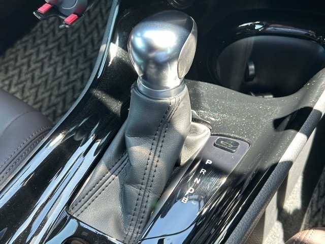トヨタ Ｃ－ＨＲ G 千葉県 2019(令1)年 1.4万km ブラックマイカ 純正ナビ/フルセグTV/Bluetooth/ETC2.0/クルーズコントロール/衝撃被害軽減システム/オートライト/オートマチックハイビーム/EVモード/プッシュスタート/スマートキー/スペアキー×1/LEDヘッドライト/純正アルミホイール/純正フロアマット/保証書/取扱説明書/盗難防止装置/横滑り防止装置/電動格納ウィンカーミラー